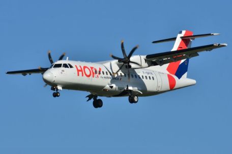 ATR 42 (Avions de Transport Regional Model 42)