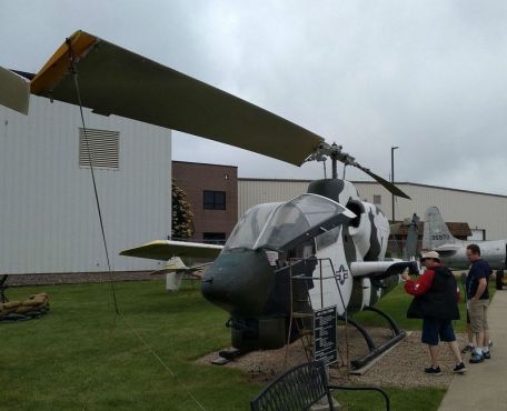 Bell AH-1J SeaCobra (COLD WAR, GULF WAR, VIETNAM WAR) Bell AH-1J SeaCobra