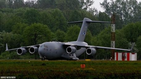 Boeing C-17 Globemaster III (MODERN AIRCRAFT) Boeing C-17 Globemaster III