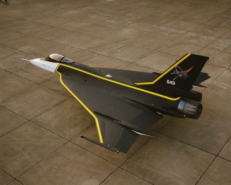 General Dynamics F-16XL