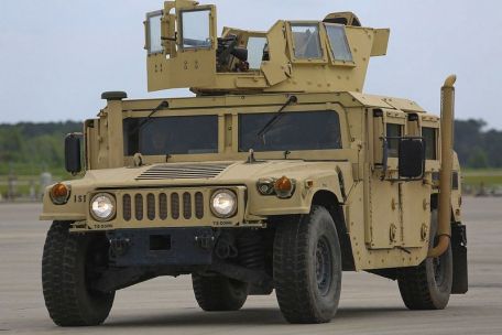 HMMWV (High Mobility Multi-Purpose Wheeled Vehicle) / (Humvee)