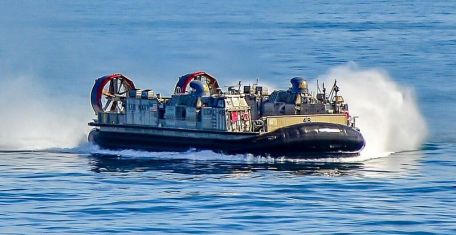 LCAC (Landing Craft Air Cushion) (COLD WAR, MODERN NAVY) LCAC (Landing Craft Air Cushion)