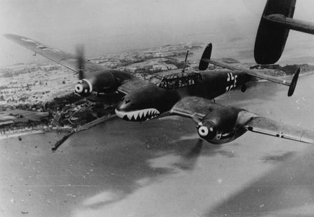 Messerschmitt Bf 110 Zerstorer (Destroyer) (BATTLE OF BRITAIN, WORLD WAR 2) Messerschmitt Bf 110 Zerstorer (Destroyer)
