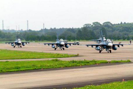 Mitsubishi F-2