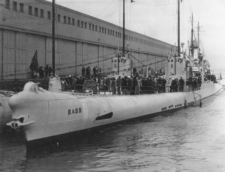 USS Bass (SS-164) / (V-2 (SF-5)