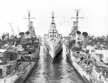 USS Canberra (CA-70) (COLD WAR, VIETNAM WAR, WORLD WAR 2) USS Canberra (CA-70)