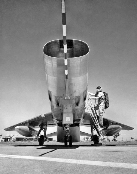 North American F-100 Super Sabre (COLD WAR, CUBAN MISSILE CRISIS, VIETNAM WAR) North American F-100 Super Sabre